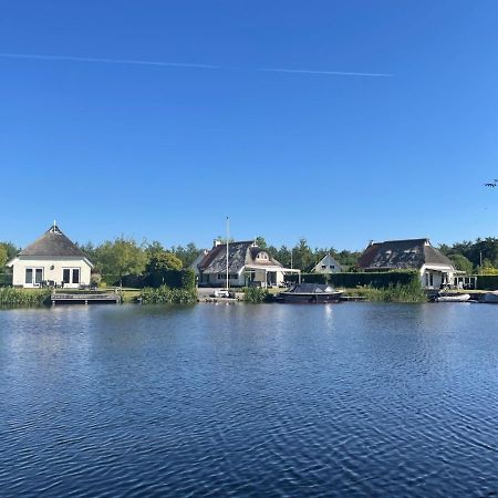 Vakantiehuis Aan Het Water In Friesland Sint Nicolaasga Exterior foto